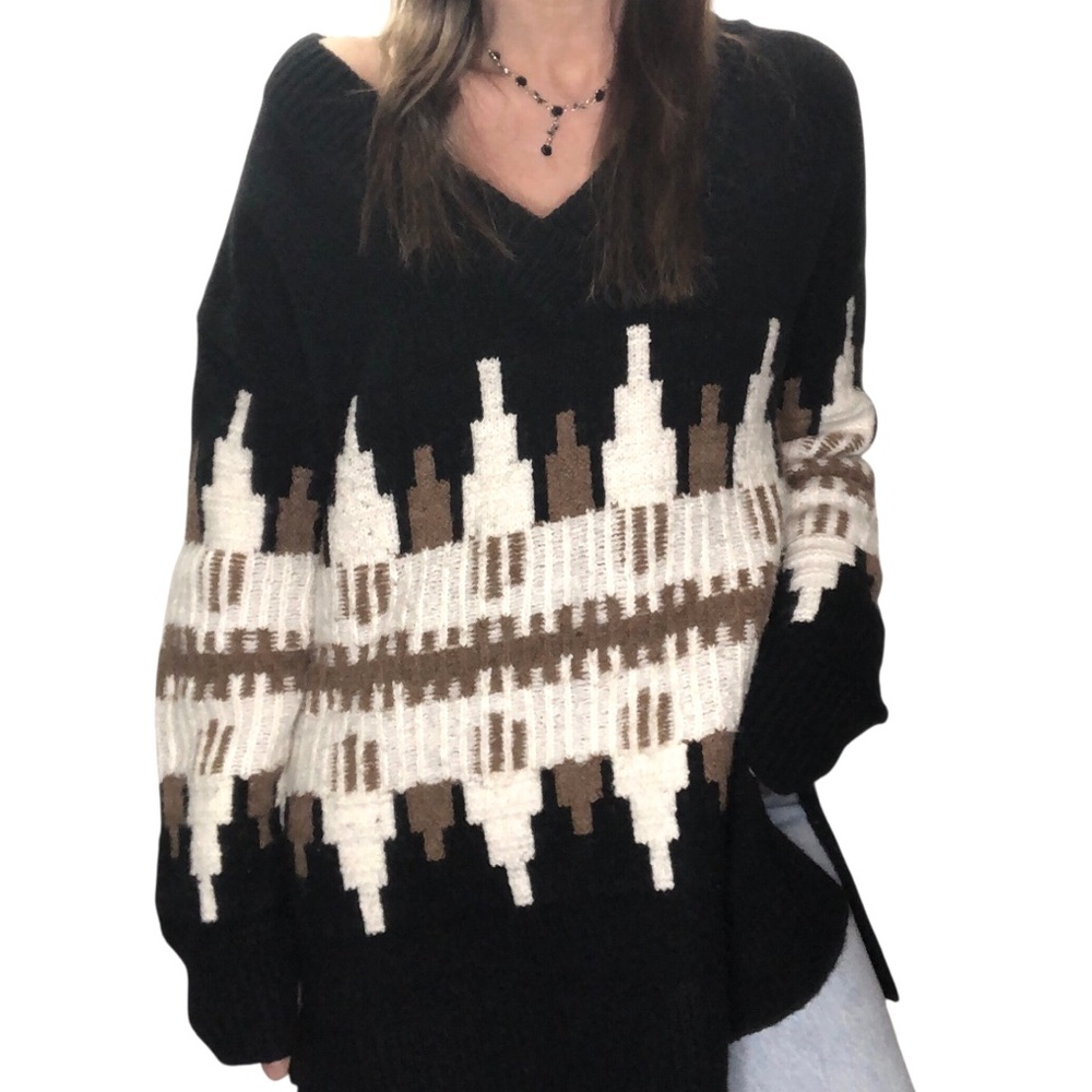 Old Navy Women M Oversized Cozy V-Neck Fair aisle Knit Sweater in Black Multi